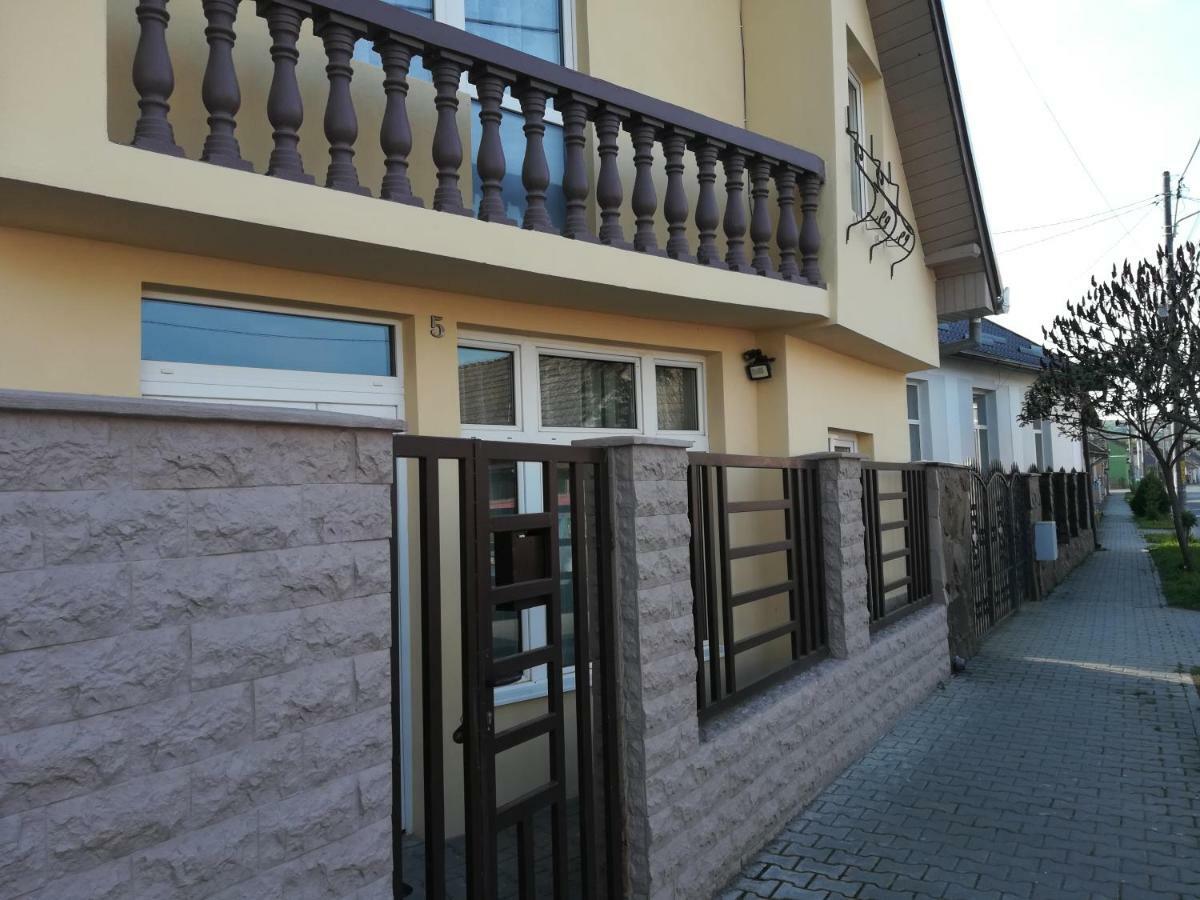 Five Villa Ludus Exterior photo
